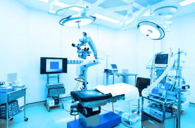 Equipment and medical devices in modern operating room - Depositphotos_164806690_XL
